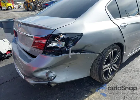 2017 Honda Accord Sport z USA, uszkodzony, nr VIN 1HGCR2F52HA225741